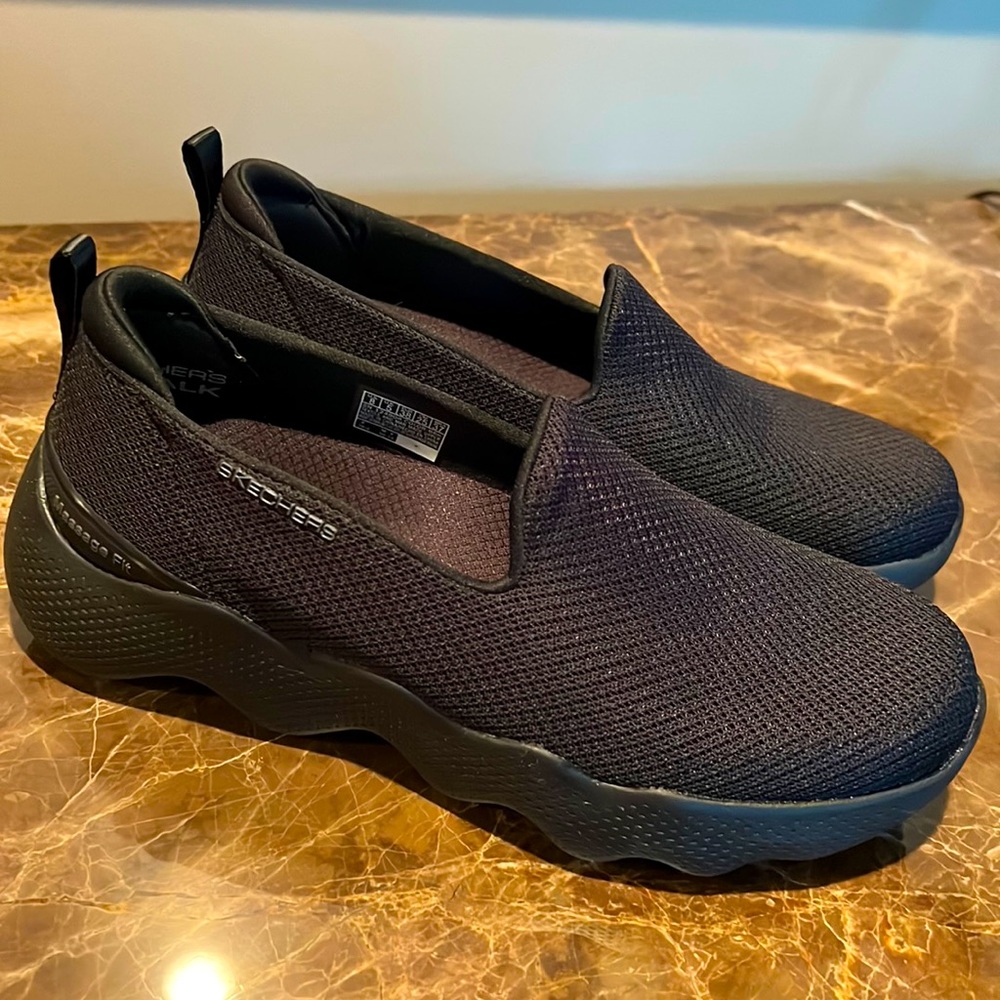 Skechers, massage fit, hyper burst cushioning